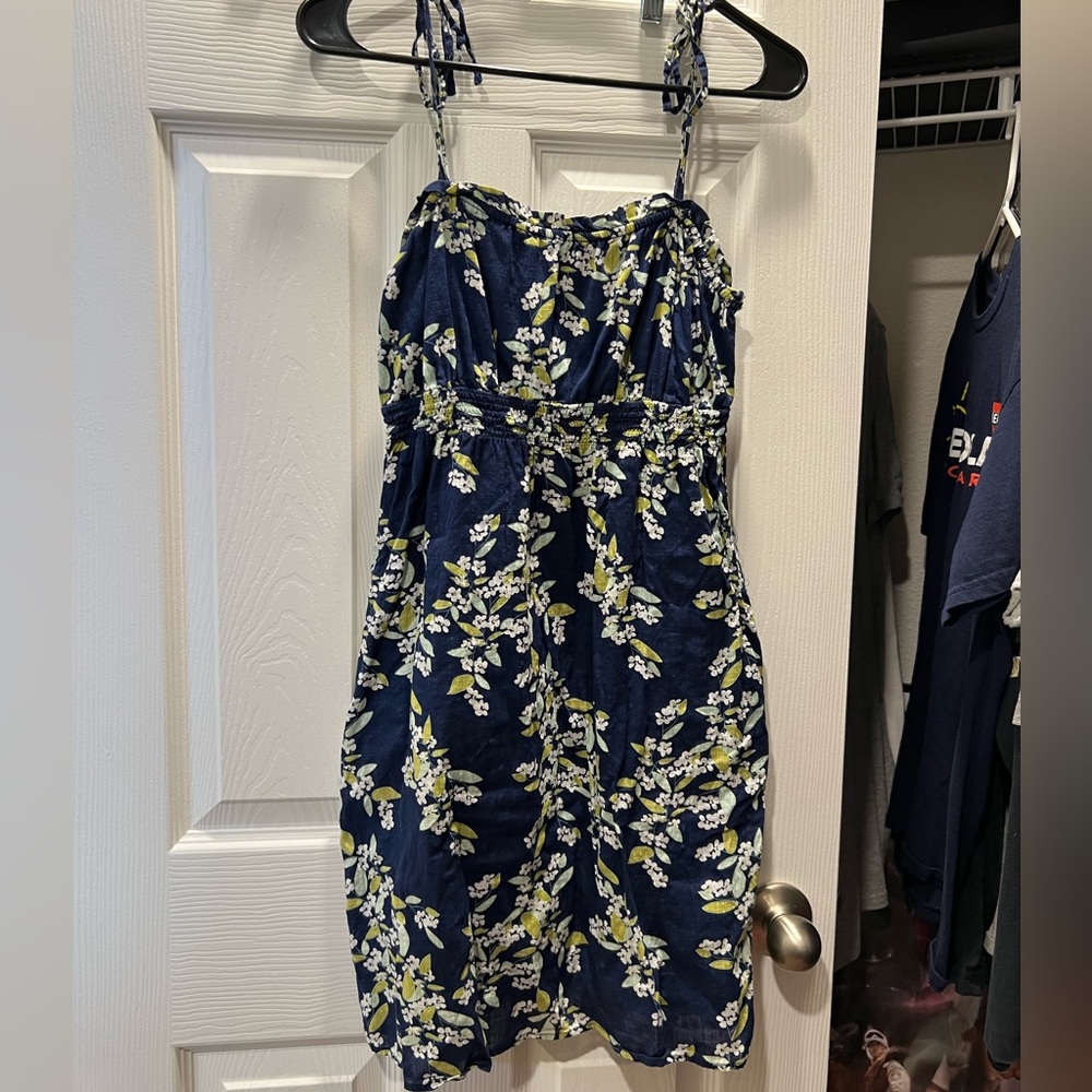 Tie strap flowy floral summer dress.